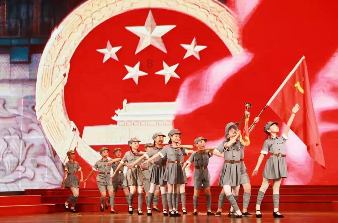 救援爱图画的男孩