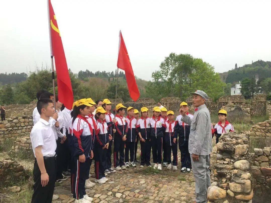 彩虹生日蛋糕